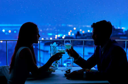 Escapade avec dîner romantique, verre de cava et gin tonic sur la Costa Blanca.