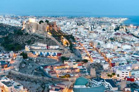 Escapade romantique en Suite avec bouteille de champagne à Berja.