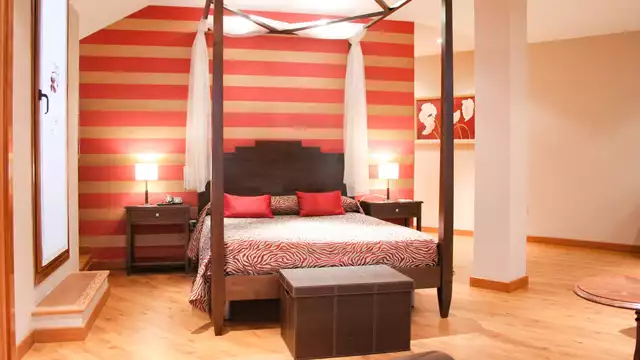 Romantisch uitje: Suite met bubbelbad in de kamer, in Baeza
