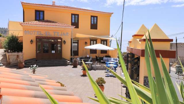 Escapada romántica: botella de cava y spa en Tenerife con vistas al mar