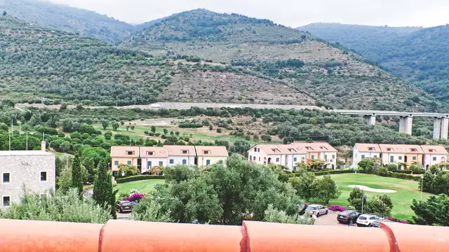 Weekend in Liguria Resort con piscina tra le colline e il mare