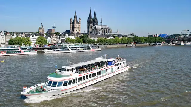 Keulen gezien vanaf een cruise op de Rijn in een superior kamer