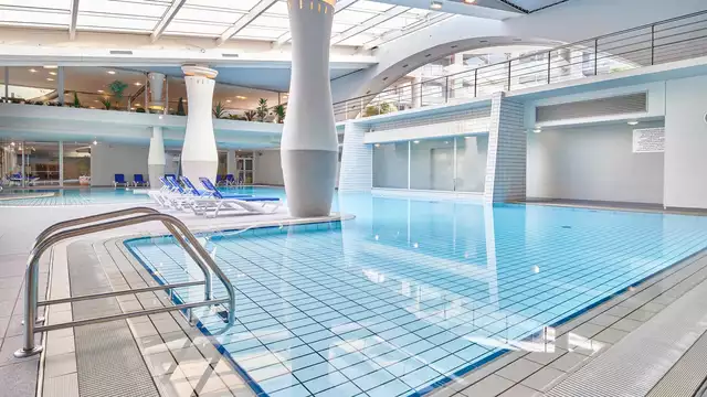 Estancia todo incluido en Sables d'Olonne en familia con cena, spa, piscina y tenis