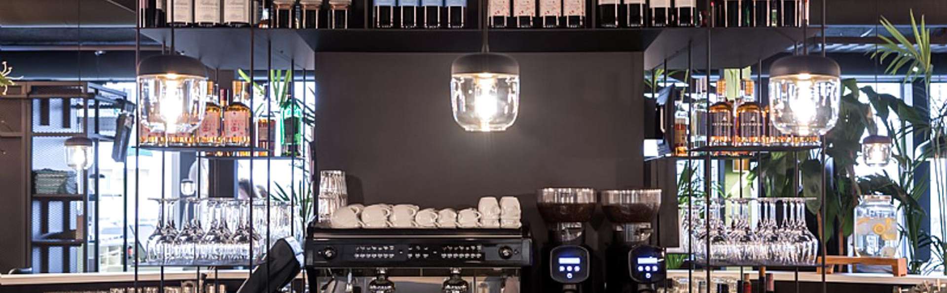 IBIS Styles Amsterdam Airport - EDIT_BAR_01.jpg