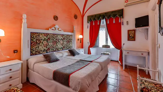 Descubre Zafra y sus encantos con desayuno incluido
