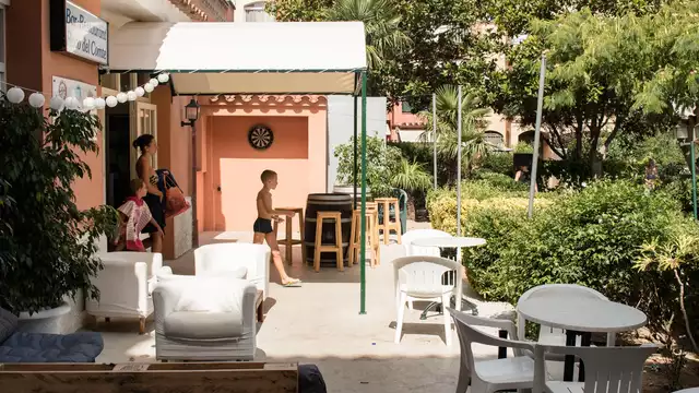 Vacaciones familia en la Costa Brava con pensión completa en apartamento para 4 personas