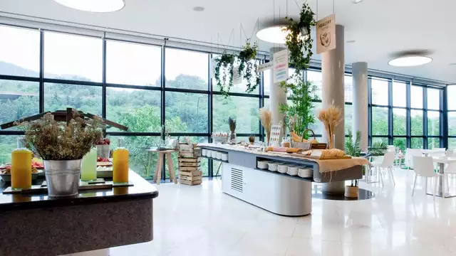 Escapada romántica en Suite con bañera hidromasaje y desayuno en el centro de Bilbao