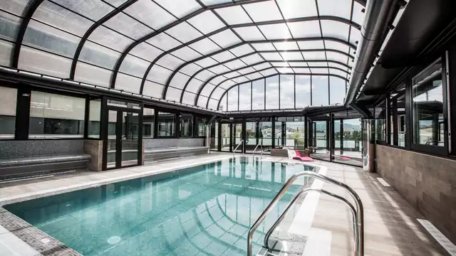 Ontdek Granada in dit centraal gelegen hotel met ontbijt en watercircuit