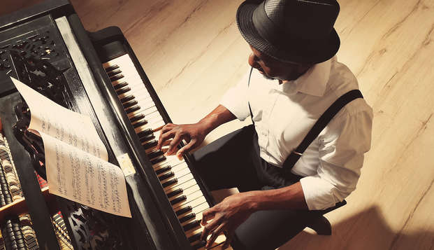 Spa Lovers: Cena Gourmet amenizada con Piano y Violín, acceso al Spa o Balneoterapia, Fruta y Cava