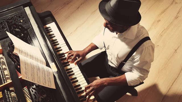 Spa Lovers: Cena Gourmet amenizada con Piano y Violín, acceso al Spa o Balneoterapia, Fruta y Cava