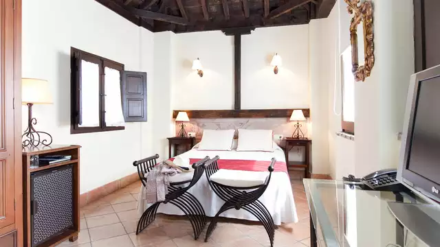 Black Week Special: Verblijf in Granada aan de voet van het Alhambra in een typisch Moors hotel