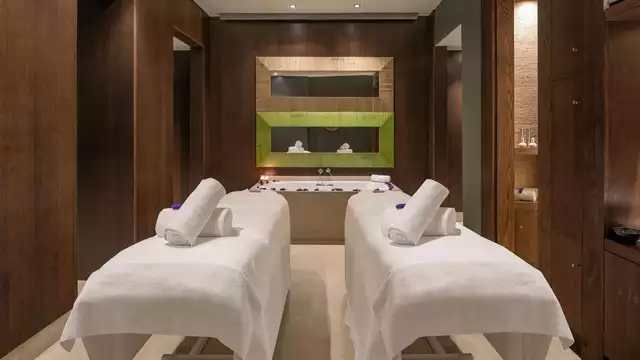 5*-relaxervaring met massage, diner, wellnessruimte en romantische details