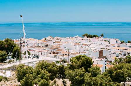Geniet van een vakantie met het gezin in Nerja in een appartement met zwembad