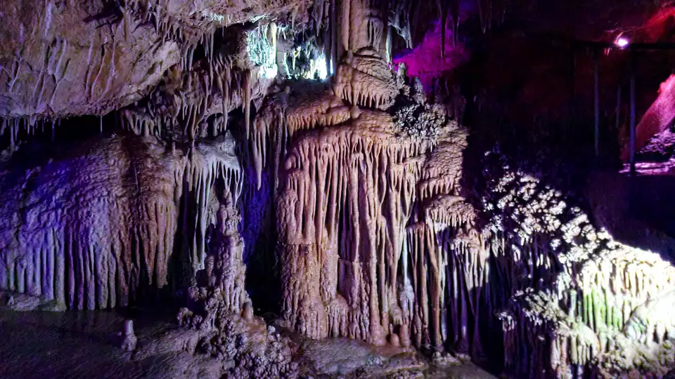 Descubre los encantos de Palma de Mallorca con una visita a las Cuevas de Genova