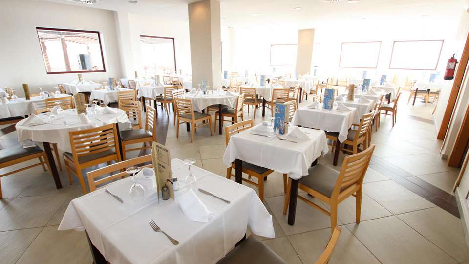 Escapate a Gibraltar en media pension en hotel con piscina