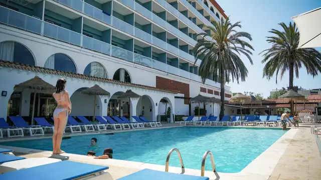 ¡Escápate a Playa Dorada con el desayuno incluido!
