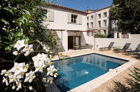 Un château du Languedoc du 19ème siècle avec piscine pour vous!