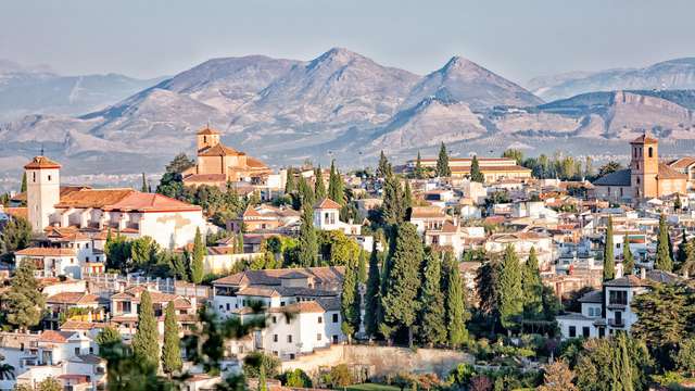 Escapada a Granada alojándote en un elegante 4* con desayuno incluido