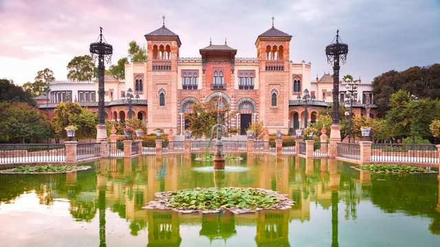 Escapada ideal en un hotel boutique en pleno corazón de Sevilla con desayuno incluido