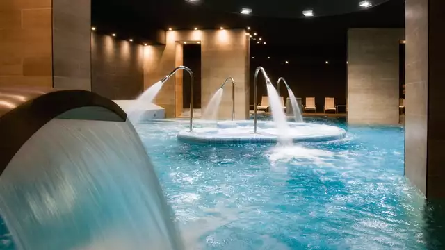 Week-end Balnéaire unique avec accès à la piscine thermale