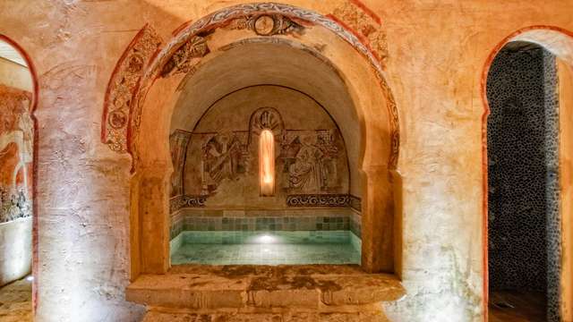 Relax Total: Escapada con Circuito de Contrastes y Piscina Termal en un edificio histórico