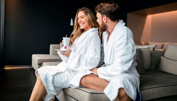 Spa Lovers: Cena romántica con menú degustación, acceso al spa, albornoz y masaje en pareja