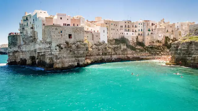 Soggiorno in Puglia, Salento , in camera doppia (economy) con colazione inclusa