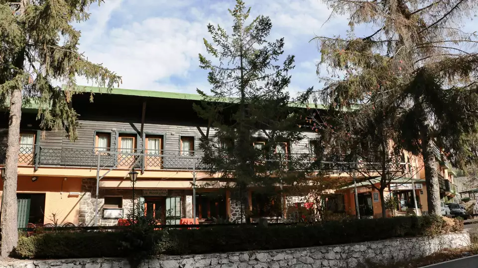 Escapada con desayuno en habitacion cuadruple Descubre Sierra Nevada con amigos o en familia