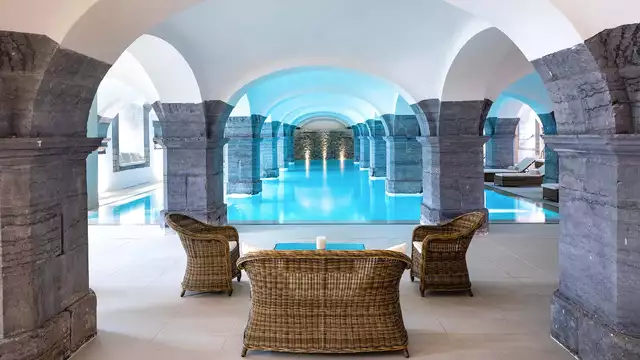 Séjour luxueux en suite à Valenciennes avec dîner et spa dans un 4*