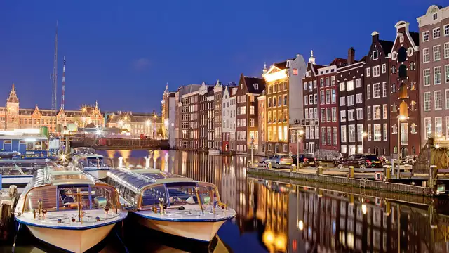 Ontdek Amsterdam vanaf het water met een prachtige rondvaart door de grachten