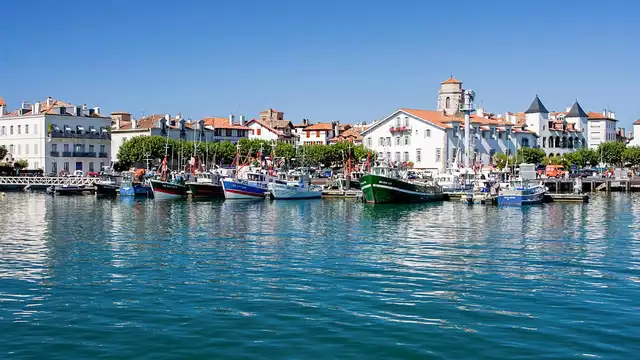 Escapade en amoureux en chambre Luxe avec Terrasse sur la Côte Basque