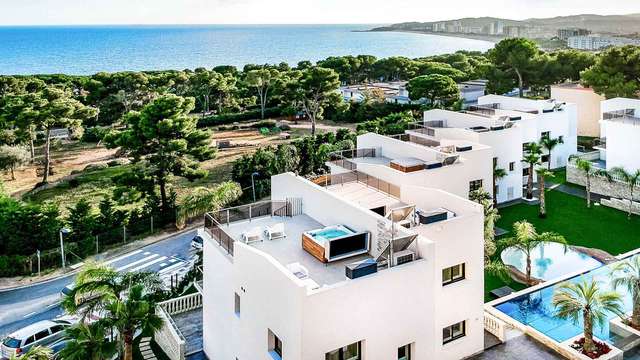 Escapada romántica en villa de lujo con detalles VIP y jacuzzi privado en Platja d'Aro