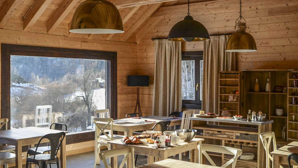 Evasion dans des chalets construits bois dans les Pyrenees aragonaises avec diner