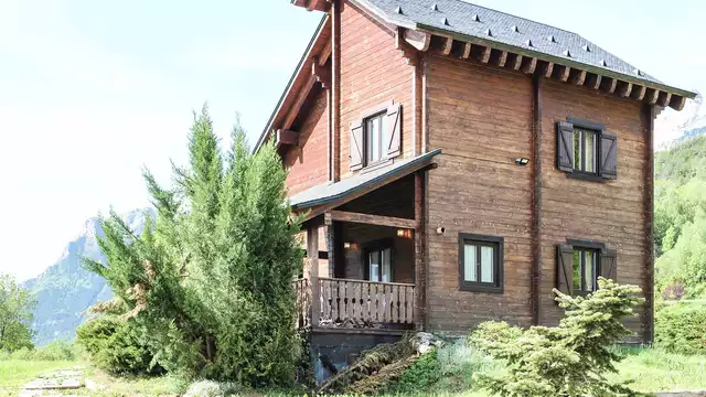 Geniet van de natuur in de Aragonese Pyreneeën in een charmant appartement