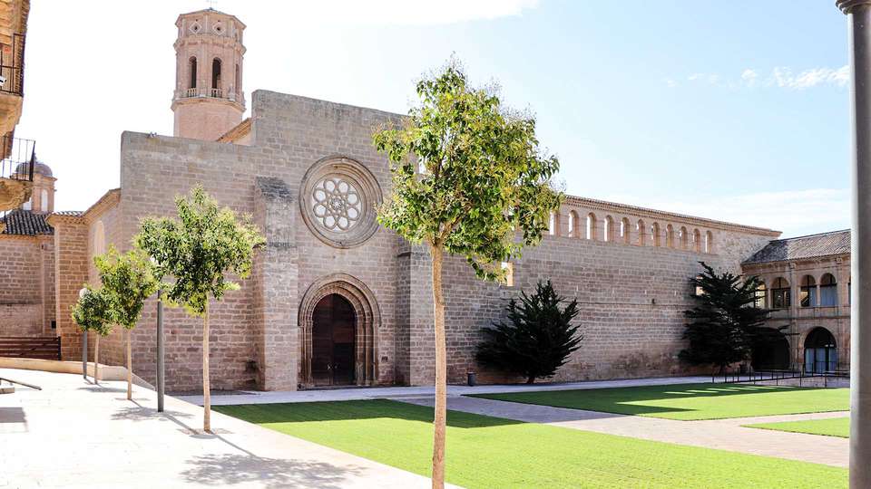 Desconexion en precioso monasterio cerca de Zaragoza con desayuno y coctel