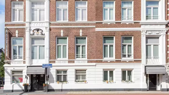 Escapada urbana a La Haya con entrada de un día al centro de bienestar Elysium incluida