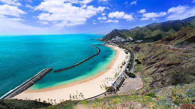 Mini-vacaciones de ensueño en un apartamento con vistas al mar en la Costa Adeje