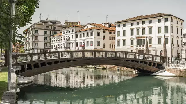 Estancia en Treviso para amigos o familia en habitación triple con desayuno incluido en Treviso