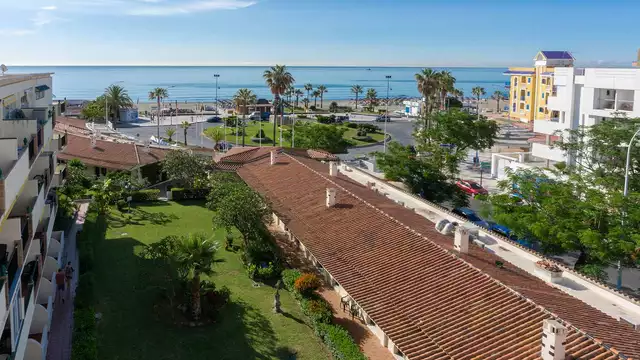Profitez de la plage de Torremolinos avec piscine et demi-pension