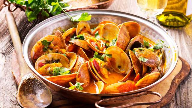 Degusta la gastronomía gallega con esta escapada cerca de Orense con cena incluida