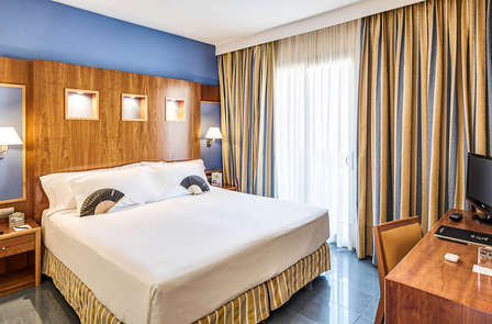 Surprenez votre partenaire avec une évasion romantique 4* avec un dîner à Sitges