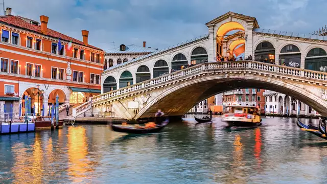 Romantisch verblijf in Venetie met jacuzzi op de kamer en gondeltocht