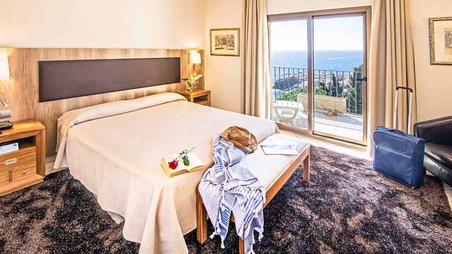 Escapada Perfecta:Habitación superior con vistas al Mar, media pensión y acceso a spa