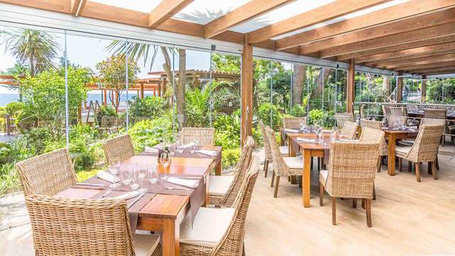 Ventana al Mediterráneo: Pensión completa con spa y cóctel en la Costa Brava