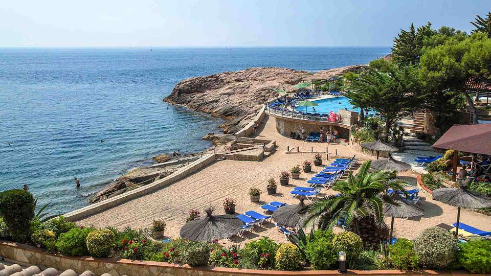 Hotel Eden Roc - EDIT_Seaside_resort_03.jpg