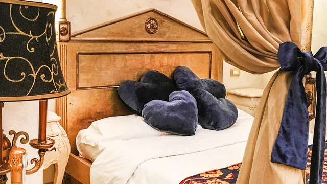 Romance en Roma: hotel de 4 *, cama con dosel y SPA