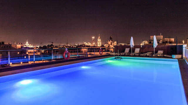 Oferta en pleno centro de Sevilla con tour guiado, mojito y acceso a la piscina con vistas