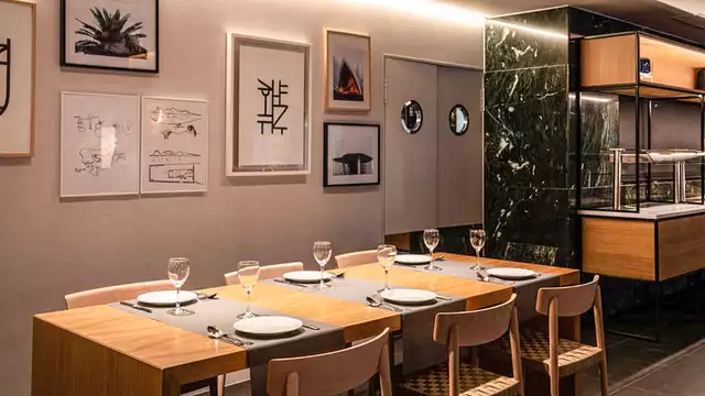Escapada romántica en habitación superior con spa, cena y cava