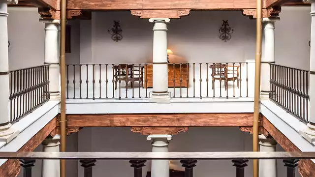 Escapada con desayuno, botella de cava y salida tardía en un palacio del siglo XVI de Úbeda