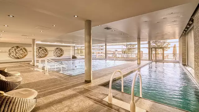 Momento de pausa con talasoterapia cerca de Saint-Brieuc en habitación con vistas al mar